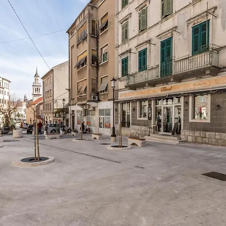 Insula * Split